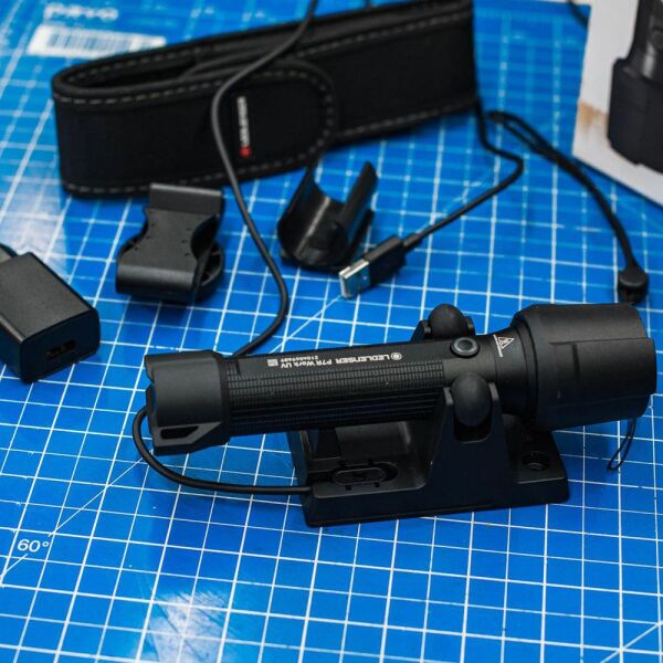 Ledlenser P7R Work UV El Feneri