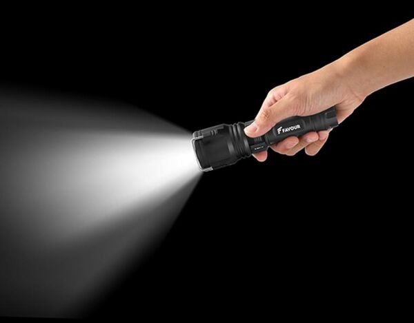 Favour Alum 1000 Lümen SU Geçirmez El Feneri