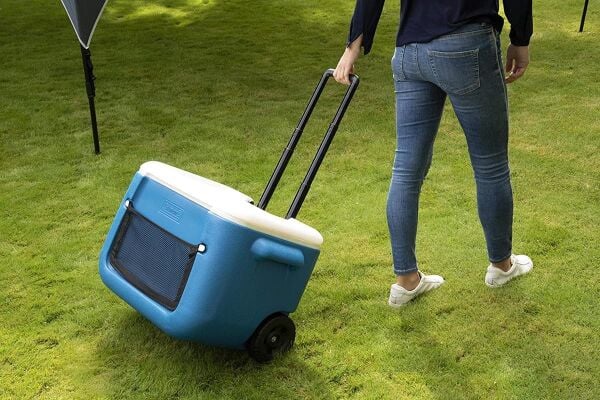 Coleman Poly-Lite Wheeled Mesh 50 QT Tekerlekli Soğutucu Buzluk 47.3 Lt MAVİ/BEYAZ