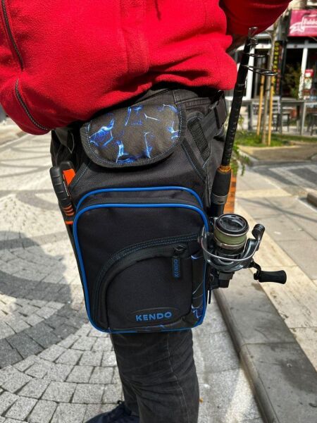 Kendo Bacaktan Bağlamalı Spin Çantası (Siyah/Mavi)