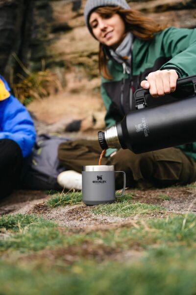 Stanley Klasik Vakumlu Paslanmaz Çelik Termos 2.3 Lt SİYAH